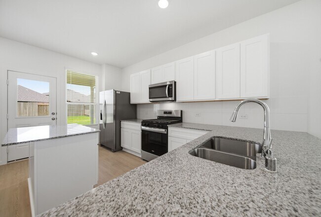 Building Photo - 833 High Mesa Ln