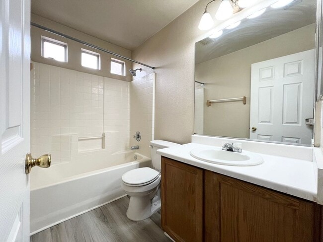 Building Photo - Beautiful 2 story single family house