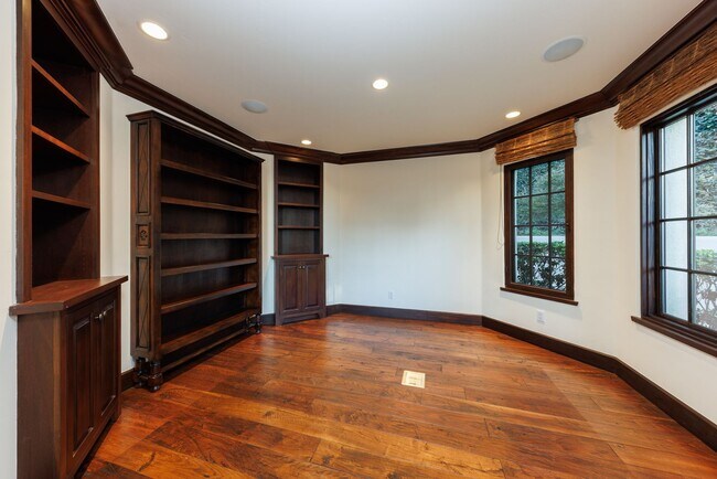 Building Photo - Delightful Private 3BR/4.5BA + Office Home in Del Mar