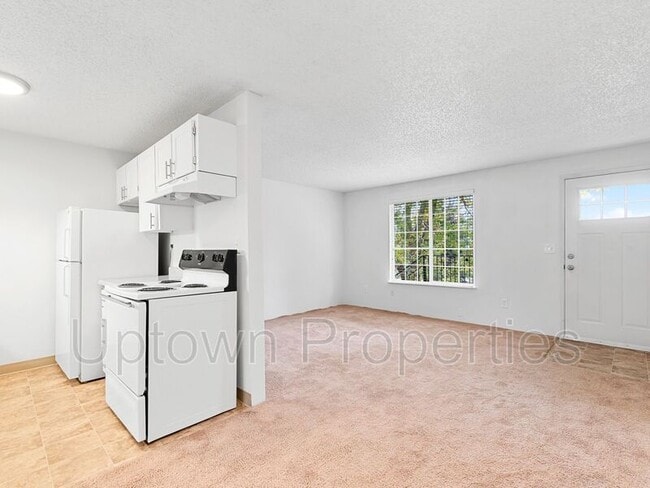 Building Photo - 6830 N Richmond Ave