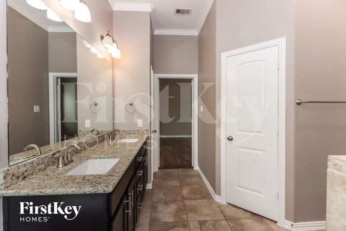 Building Photo - 4243 Bearberry Ave