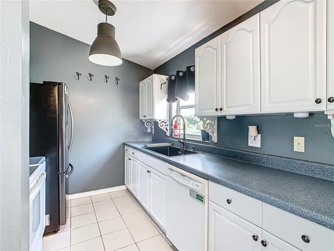 Building Photo - 1833 Hudson Ct