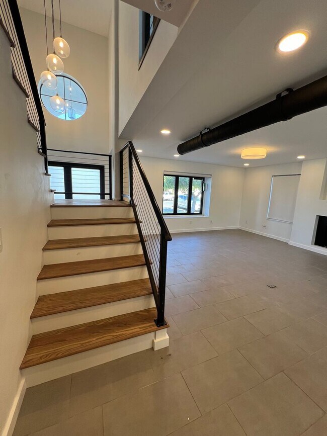 Building Photo - POOL HOME IN SHEFFIELD ESTATES!