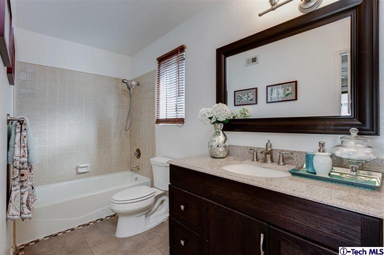 Building Photo - 205 Violet Ave