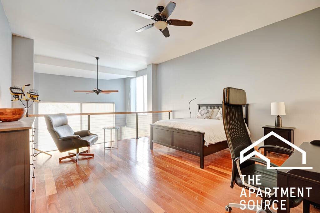 Building Photo - 1760 W Wrightwood Ave