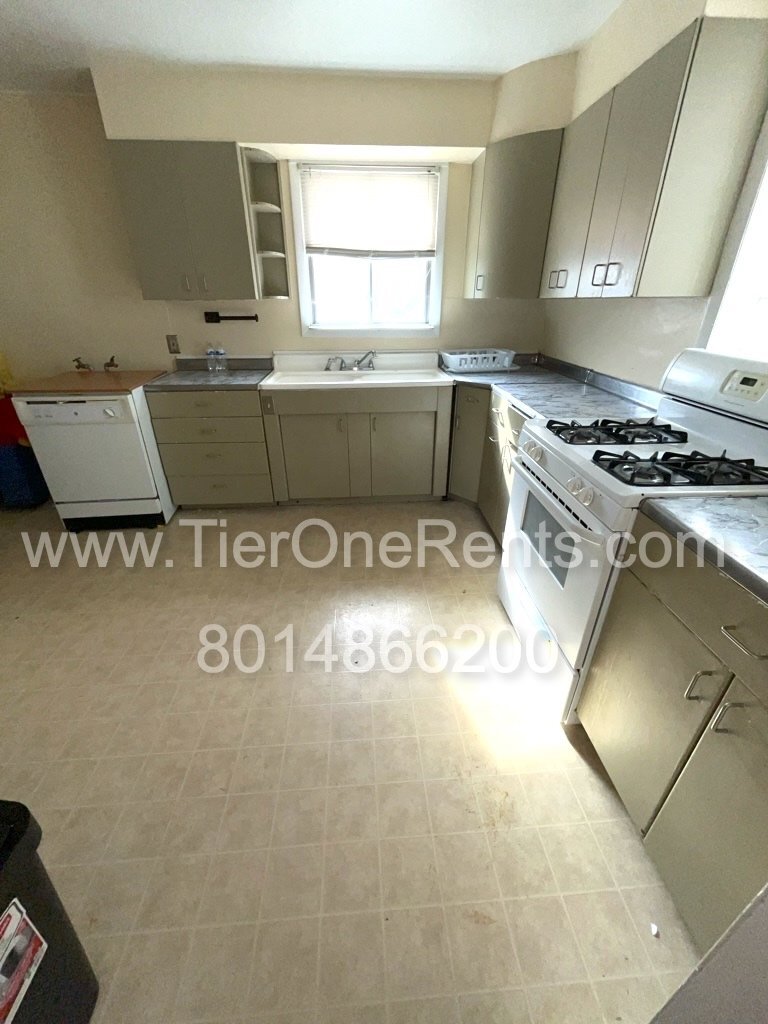Building Photo - NO DEPOSIT option available for qualified renters!