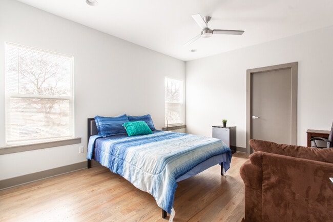 Building Photo - 1044 2nd Ave S