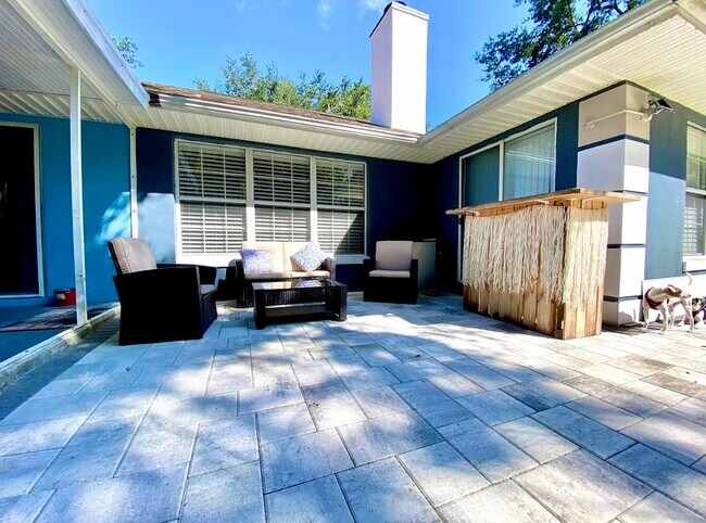 Building Photo - 6106 Everglades Dr