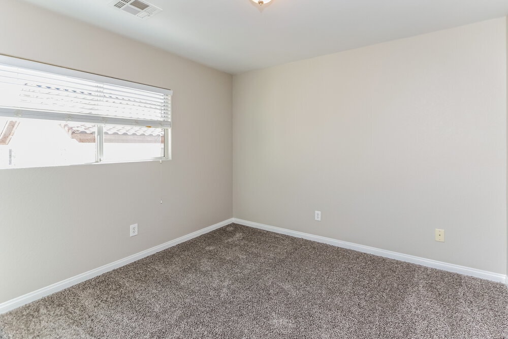 Building Photo - 652 Shadwell St