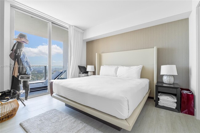 Building Photo - 4010 S Ocean Dr