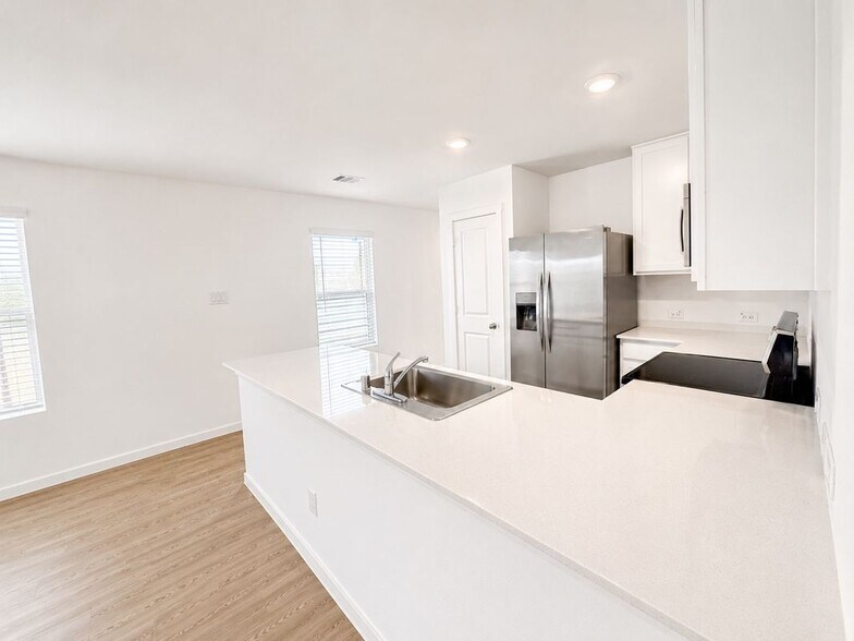 Building Photo - 5326 Cinnamon Ln