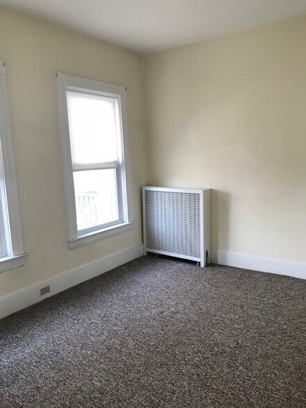 Building Photo - 39 Cook St