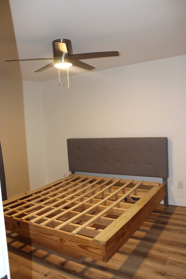 Building Photo - 2106 Rainbow Dr