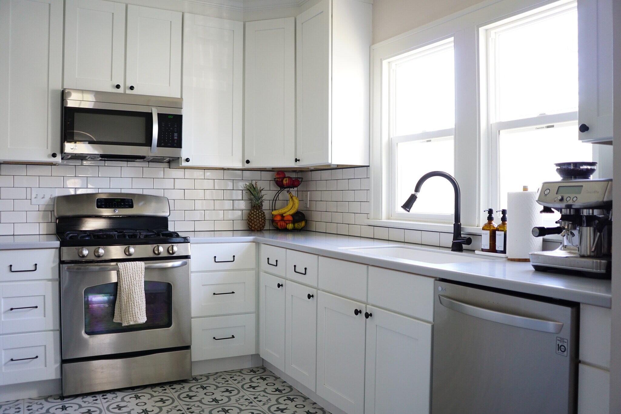 Building Photo - 10010 Burton Ave