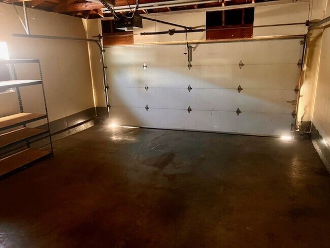 Building Photo - 1705 Foxworthy Ave