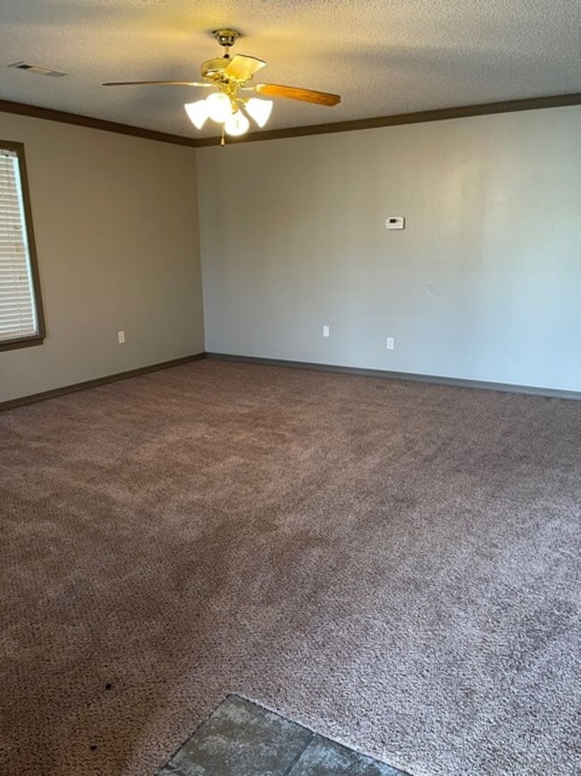 Building Photo - 1702-1704 N. Lewis Ave