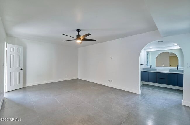 Building Photo - 5324 E Hillery Dr