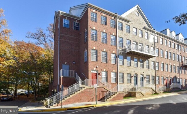 Primary Photo - 2663 Manhattan Pl