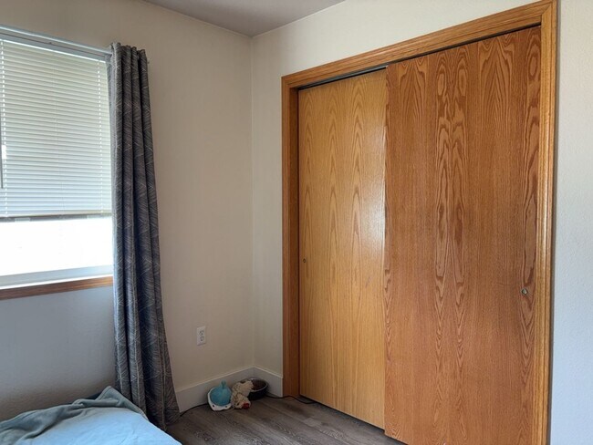 Building Photo - STUDENTS WELCOME! 3 Bed, 2 Bath Duplex in West Fort Collins close to Foothills