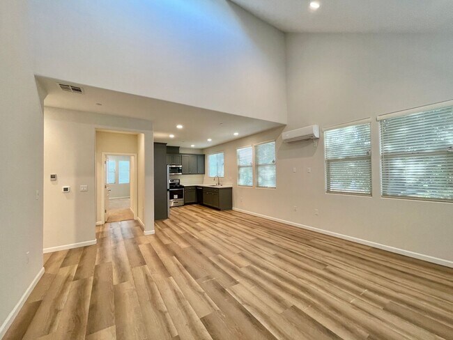 Building Photo - Newer Napa 2 Bedroom 2 Bathroom Condo; Both Bedrooms En-Suite