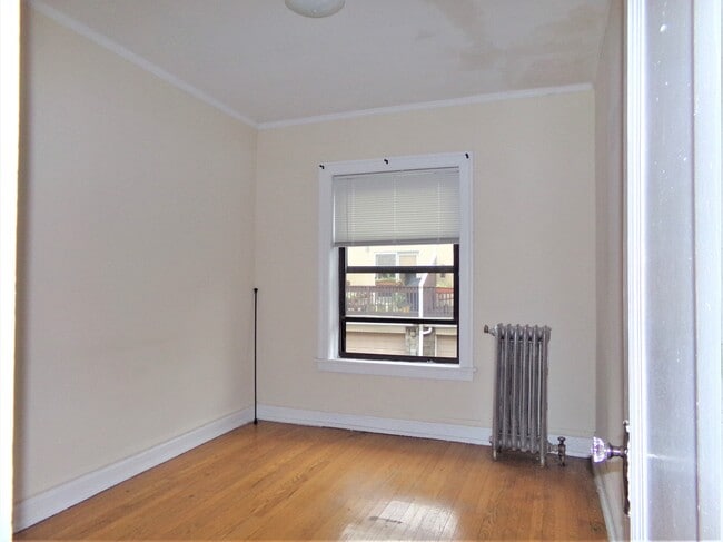 Building Photo - 6812 N Lakewood Ave