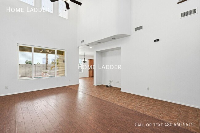 Building Photo - 3411 E Mesquite St