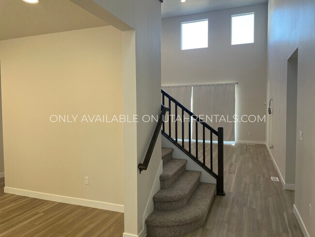 Building Photo - 802 E 1400 S