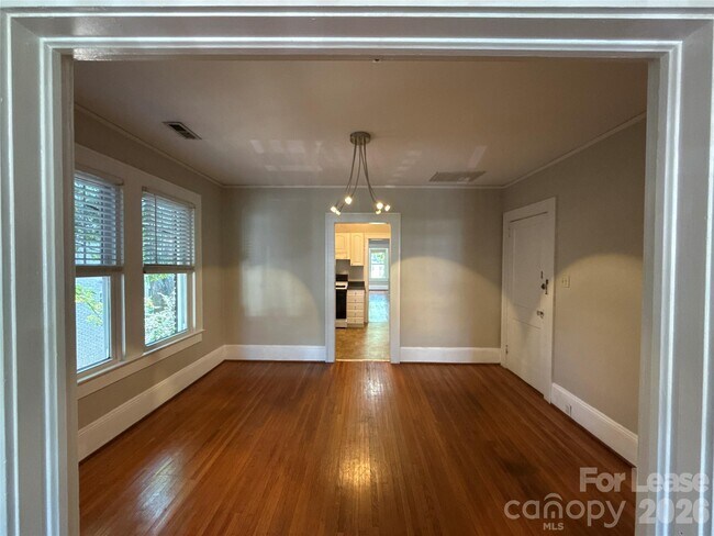 Building Photo - 518 Oakland Ave