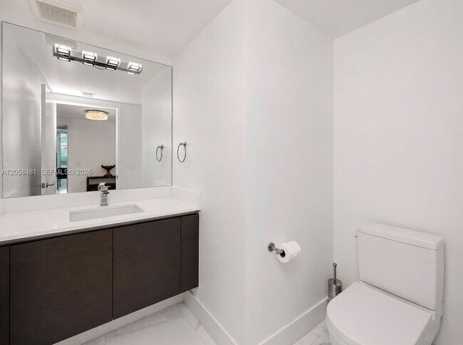 Building Photo - 300 Sunny Isles Blvd