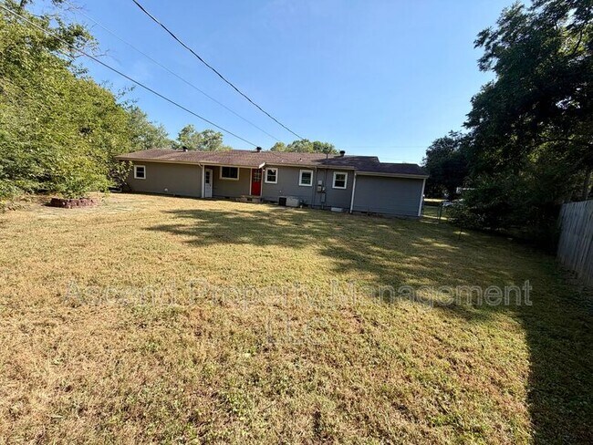 Building Photo - 7707 Canyon Dr