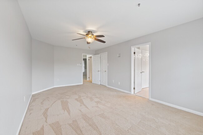 Building Photo - 9401 Rosmarin Way