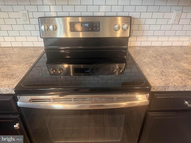 Building Photo - 70 Azalea Cir