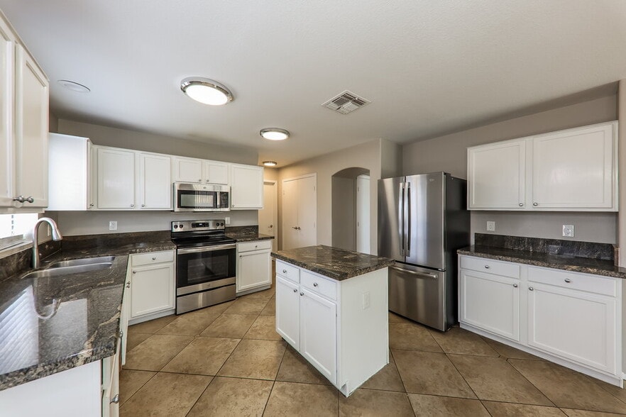 Building Photo - 17183 N 53rd Ave