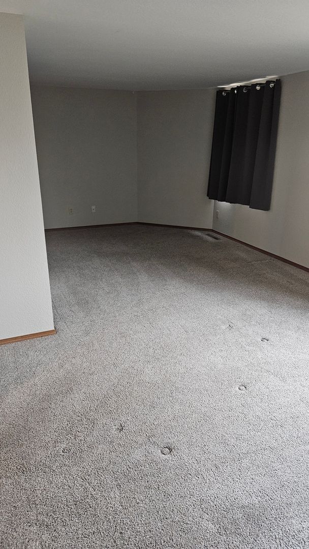 Building Photo - Clean 4 Bedroom Home near CSU