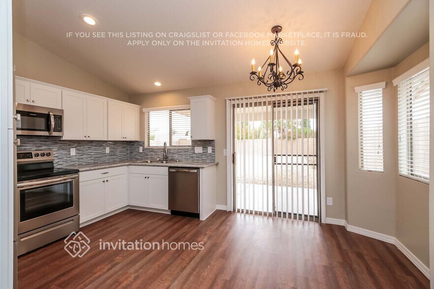 Building Photo - 30737 N Royal Oak Way