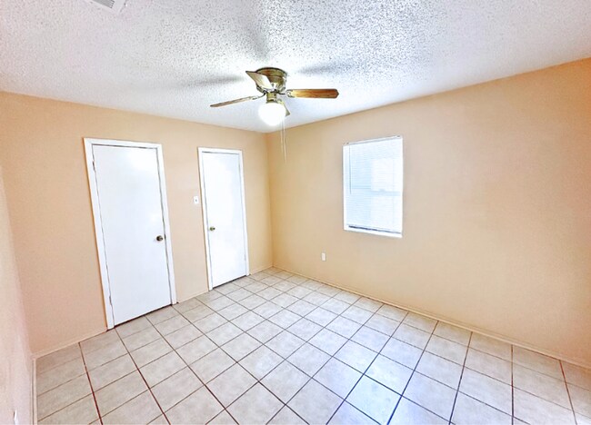 Building Photo - AVAILABLE NOW!