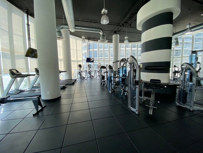 Building Photo - 1800 N Bayshore Dr