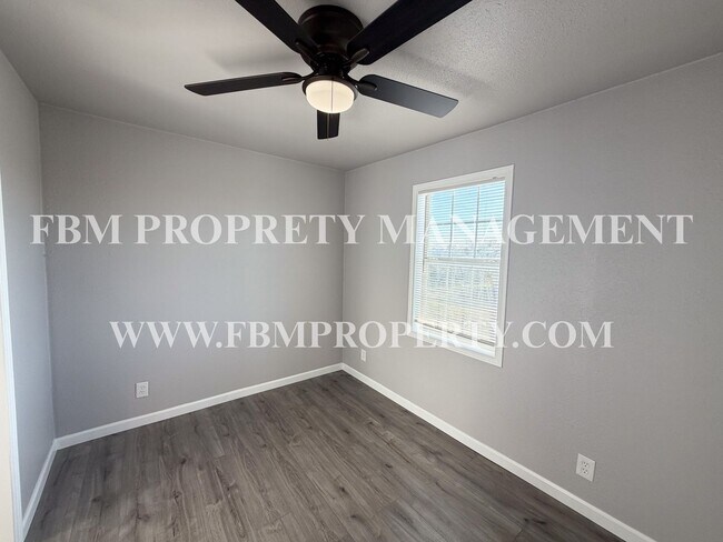 Building Photo - 1509 S Oak Grove Rd