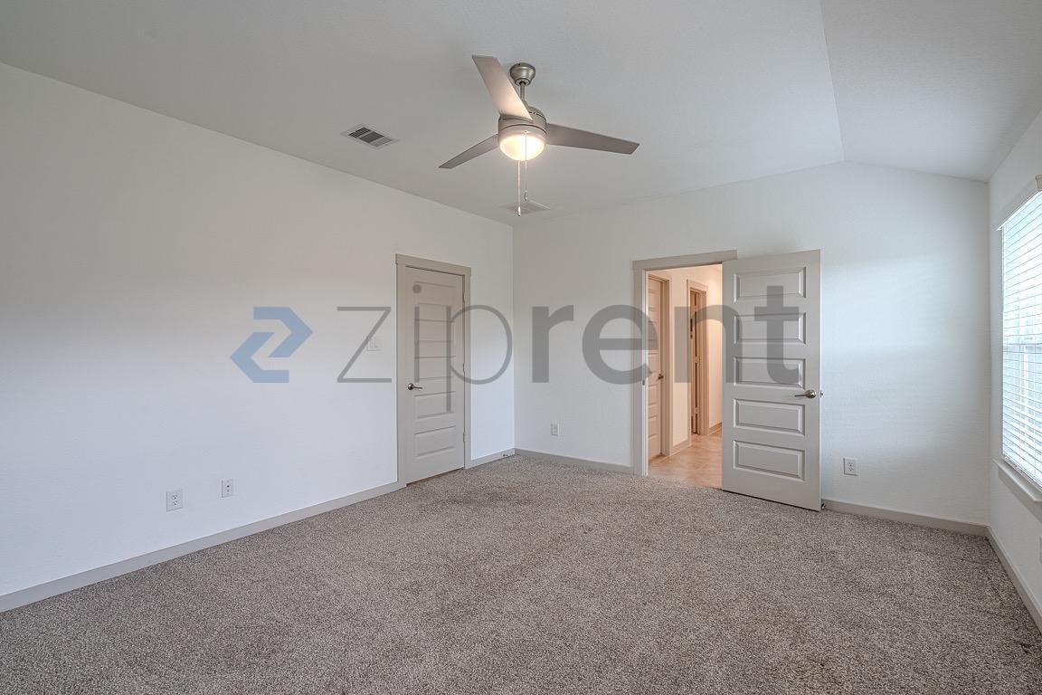 Building Photo - Unit