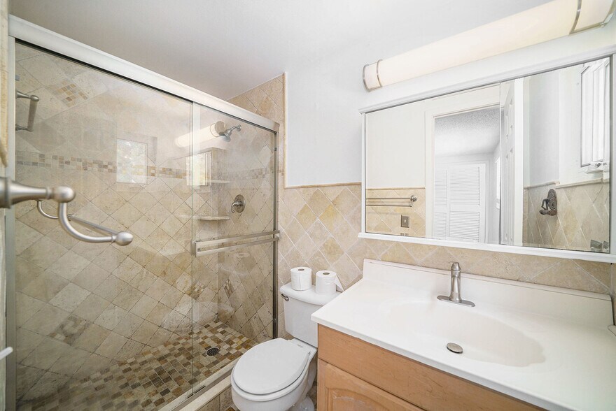 Building Photo - 4711 Travertine Dr