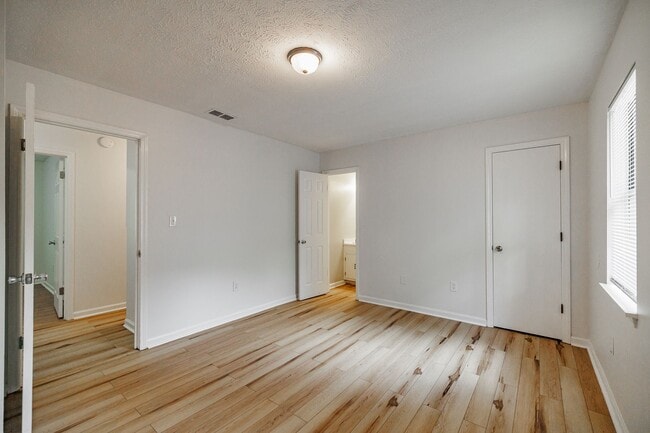 Building Photo - 1182 Whit Davis Rd