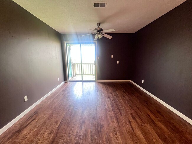 Building Photo - 2 Bed 2 Bathroom Condo in Allendale!