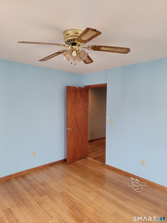 Building Photo - 235 High Ridge Dr