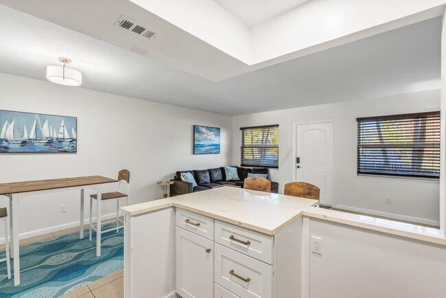 Building Photo - 2319 Tamarind Dr