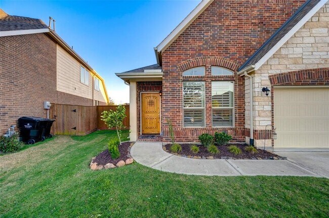 Building Photo - 23831 Villa Lisa Dr