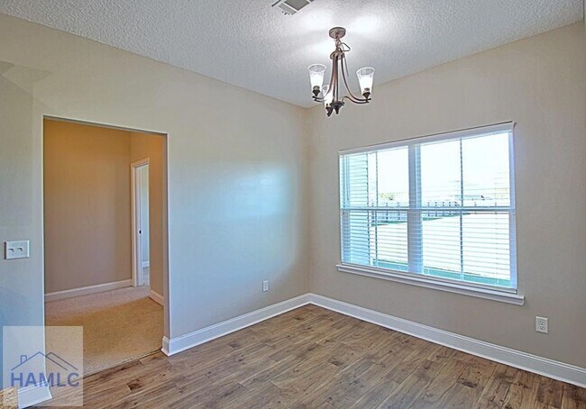 Building Photo - 582 Burke Dr