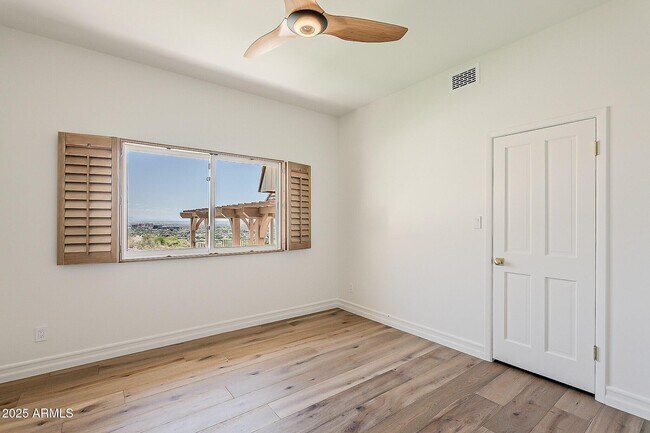 Building Photo - 5654 E Mesquite Ln