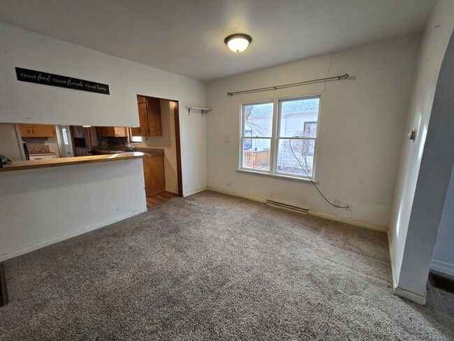 Building Photo - 902 7th Ave N