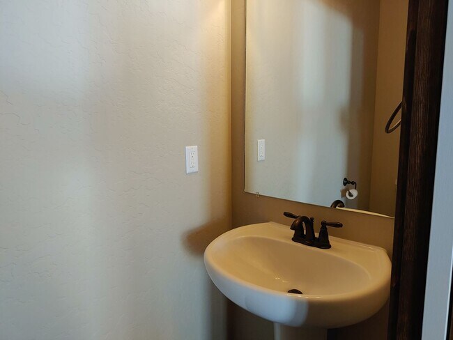 Building Photo - Beautiful New Home in Post Falls-Dog Friendly