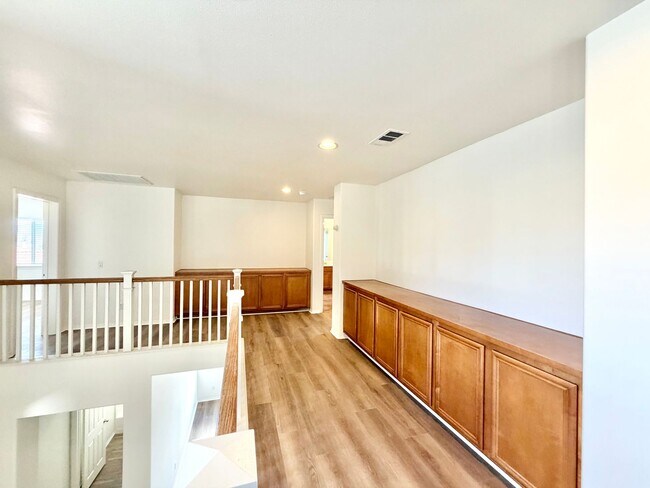 Building Photo - Spacious 3 Bedroom Home with Loft, Large Backyard & 2 Car Garage
